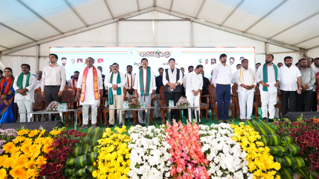 అధికార పక్షమైనా.. ప్రతిపక్షమైనా అభివృద్ధిలో వివక్ష లేదు.ఇందిరమ్మ ఇళ్ల కేటాయింపులో రాజకీయాలకు తావులేదు.. అర్హతే ప్రామాణికం - Additional Image