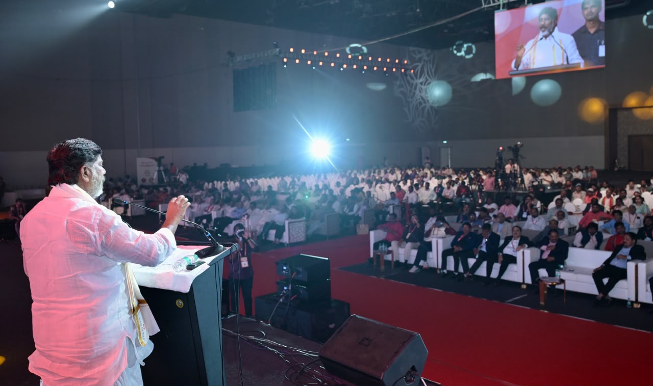 తెలంగాణలో పెట్టుబడులు పెట్టండి ‎‎సింగిల్‌ విండో ద్వారా అనుమతులు..మాఖ్య గ్లోబల్‌ బిజినెస్‌ మీట్‌–2026లో - ఉప ముఖ్యమంత్రి భట్టి విక్రమార్క - Additional Image