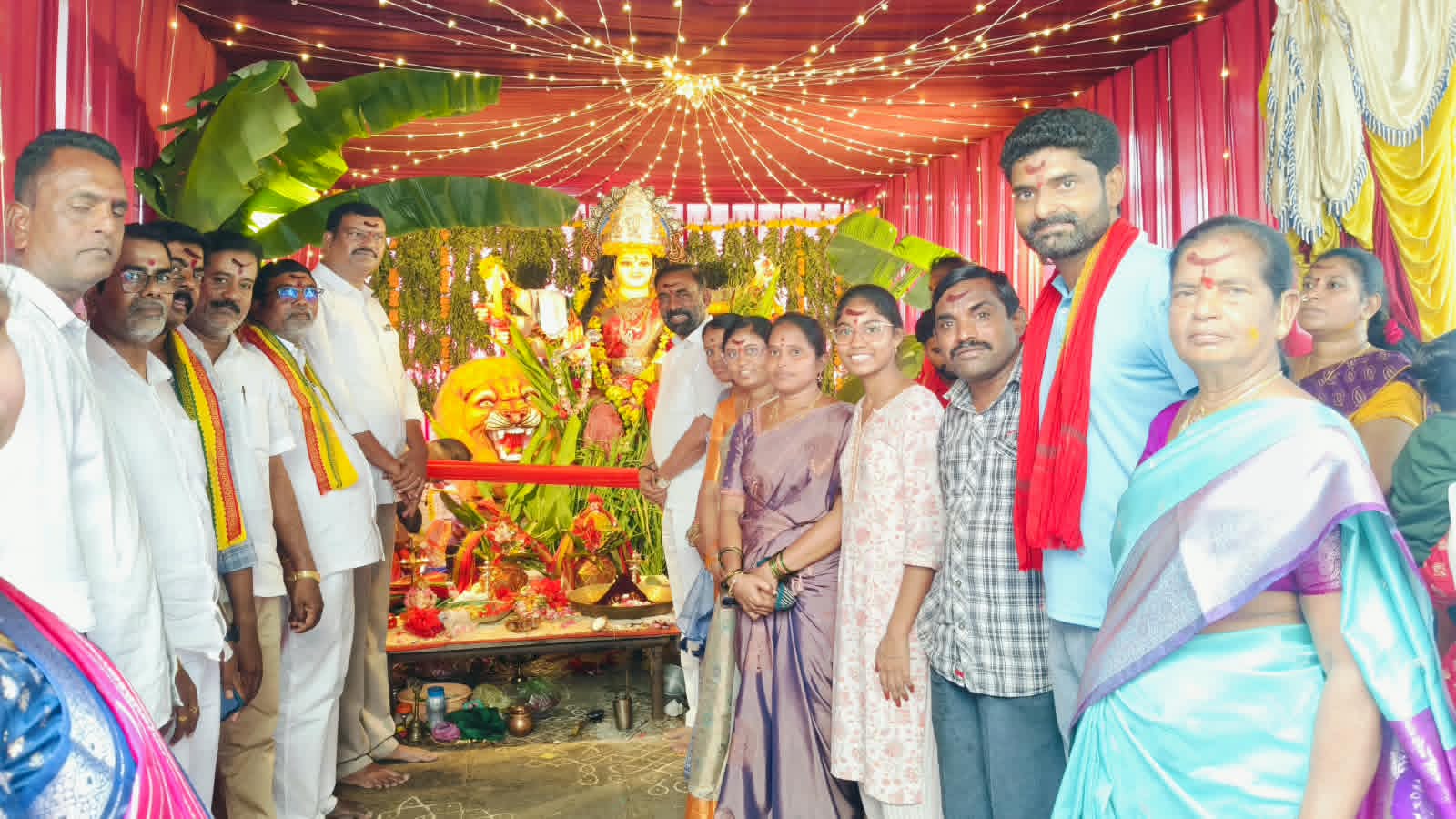 దుర్గామాతను దర్శించుకుని ప్రత్యేక పూజలు నిర్వహించిన జువ్వాడి నర్సింగరావు