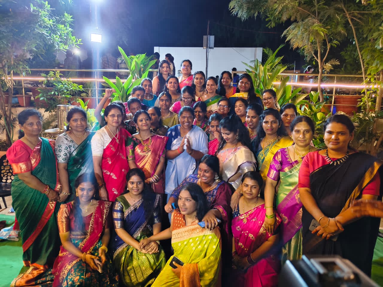 బతుకమ్మ వారసత్వాన్ని భావితరాలకు అందించాలి-మంత్రి సీతక్క పిలుపు - Additional Image