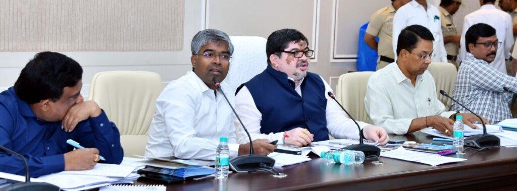 ప్రజా పాలన ప్రభుత్వంలో రవాణా శాఖ లో అమలు చేస్తున్న విప్లవాత్మక సంస్కరణలకు సంబంధించిన బుక్ లెట్ ఆవిష్కరించిన మంత్రి పొన్నం ప్రభాకర్.