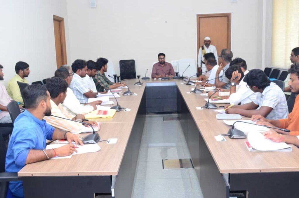 ఇందిరమ్మ ఇండ్ల నిర్మాణ పనుల ను వేగవంతంగా పూర్తి చేయాలని స్థానిక సంస్థల అదనపు కలెక్టర్ భాస్కరరావు.
