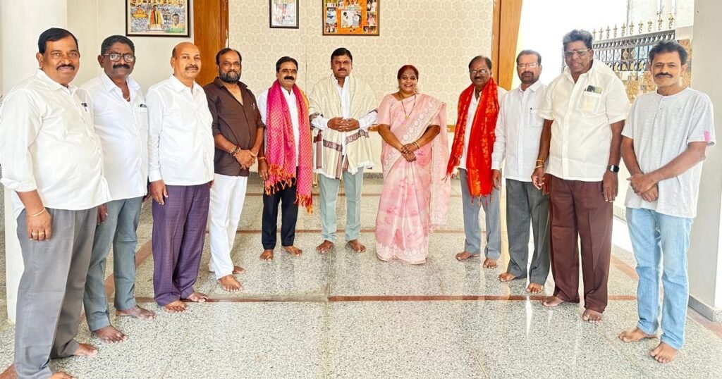 కాలనీ అభివృద్ధి మా లక్ష్యం-మాజీ కార్పొరేటర్ 