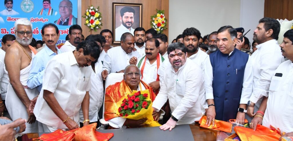 రాష్ట్ర ప్రభుత్వ సలహాదారుగా పదవీ బాధ్యతలు స్వీకరించిన వీ. హనుమంత రావు