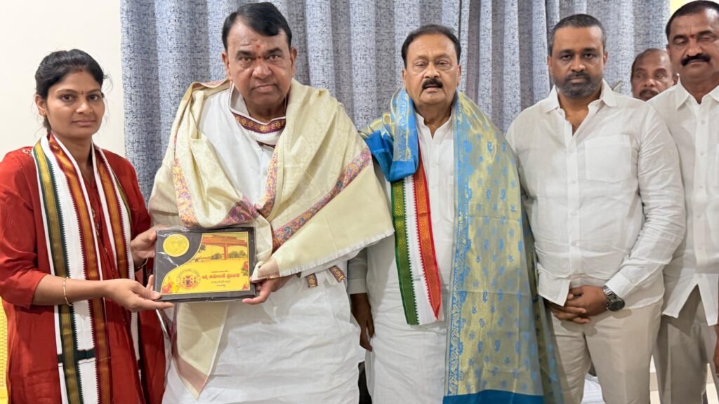 ప్రజా సమస్యల పరిష్కారమే లక్ష్యం – ప్రభుత్వ సలహాదారులతో మున్సిపల్ చైర్‌పర్సన్ ఉమారాణి సమావేశం